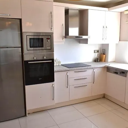 Stylish 2-bedroom Apartment Alanya